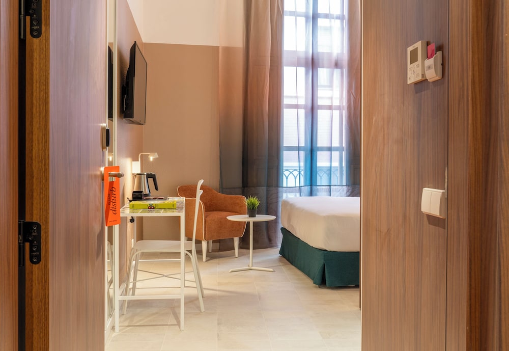 Axel Hotel Valencia – Adults Only — Hotel rooms in Valencia, Valencian Community