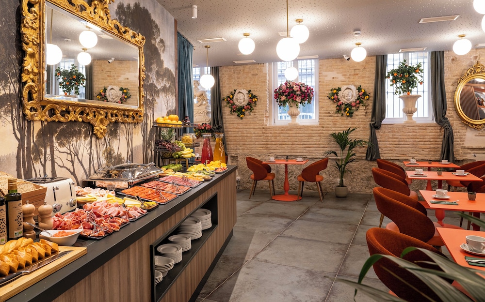 Axel Hotel Valencia – Adults Only — Restaurant & bars in Valencia, Valencian Community