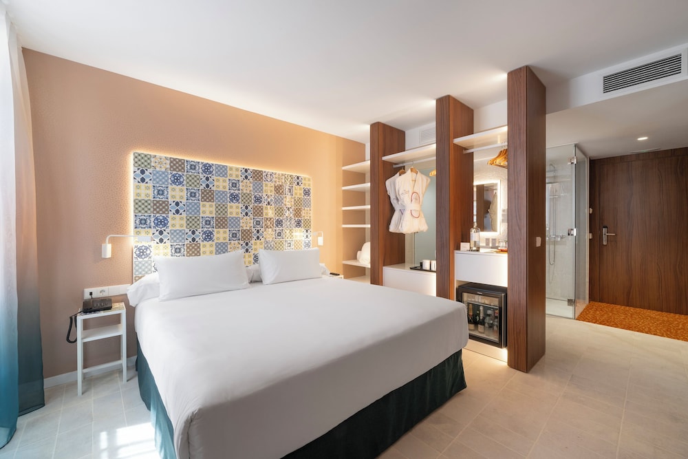 Axel Hotel Valencia – Adults Only — Hotel rooms in Valencia, Valencian Community