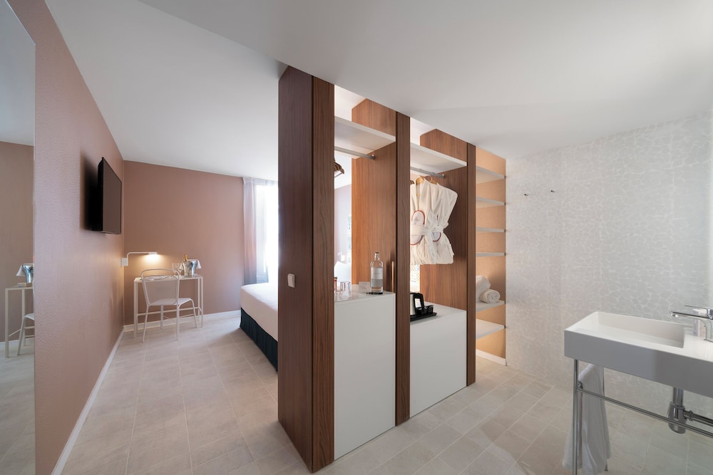 Axel Hotel Valencia – Adults Only — Hotel rooms in Valencia, Valencian Community