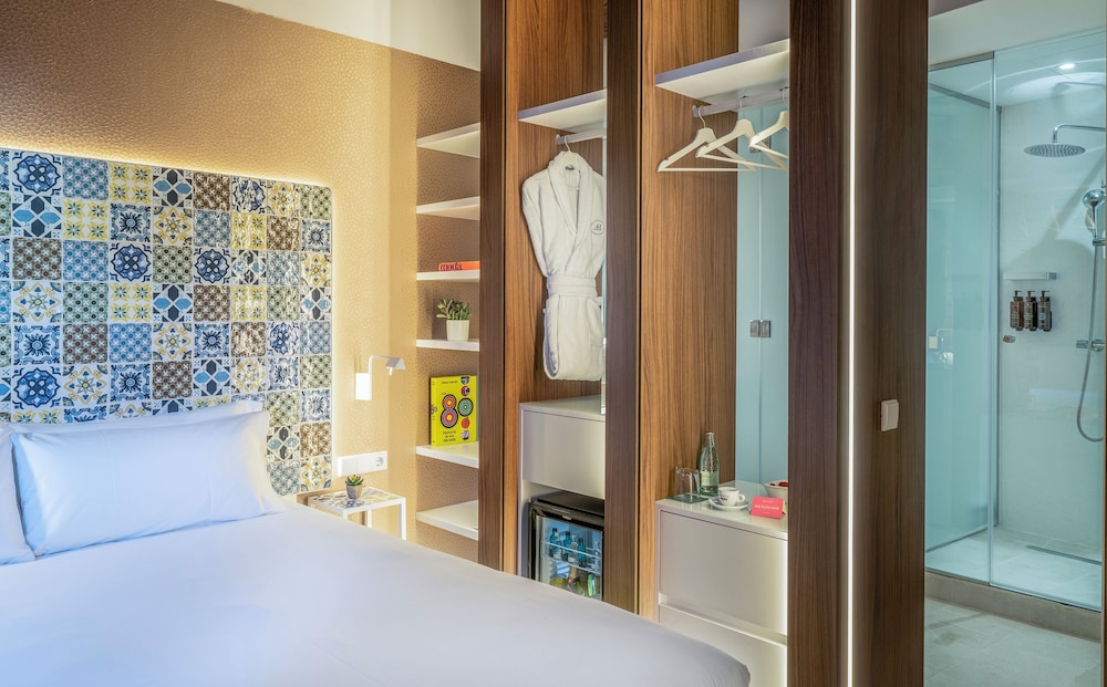Axel Hotel Valencia – Adults Only — Hotel rooms in Valencia, Valencian Community