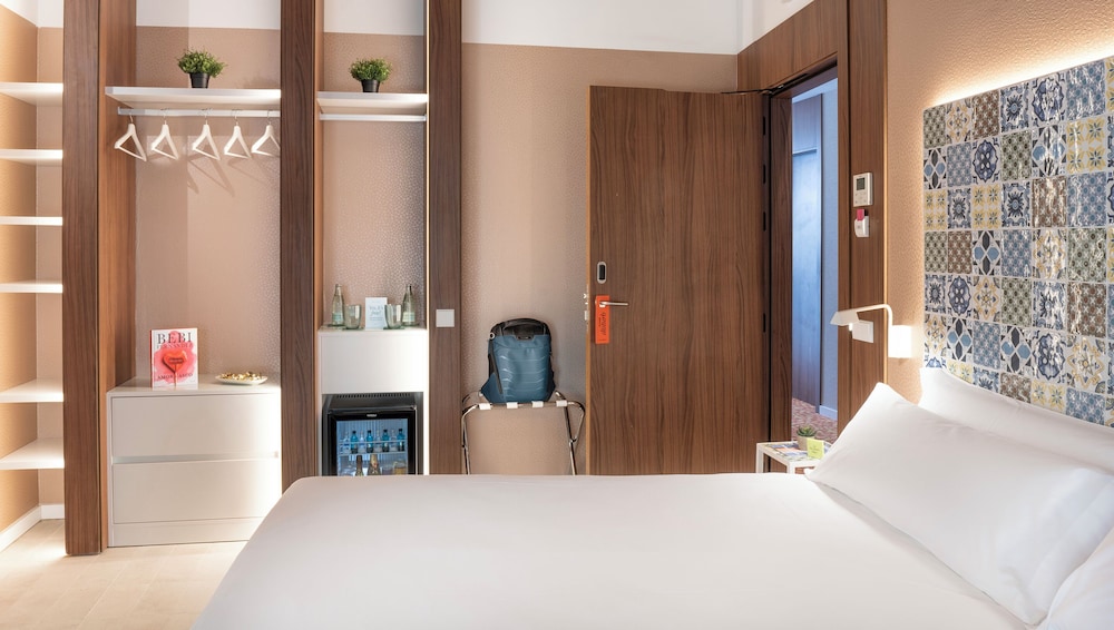 Axel Hotel Valencia – Adults Only — Hotel rooms in Valencia, Valencian Community
