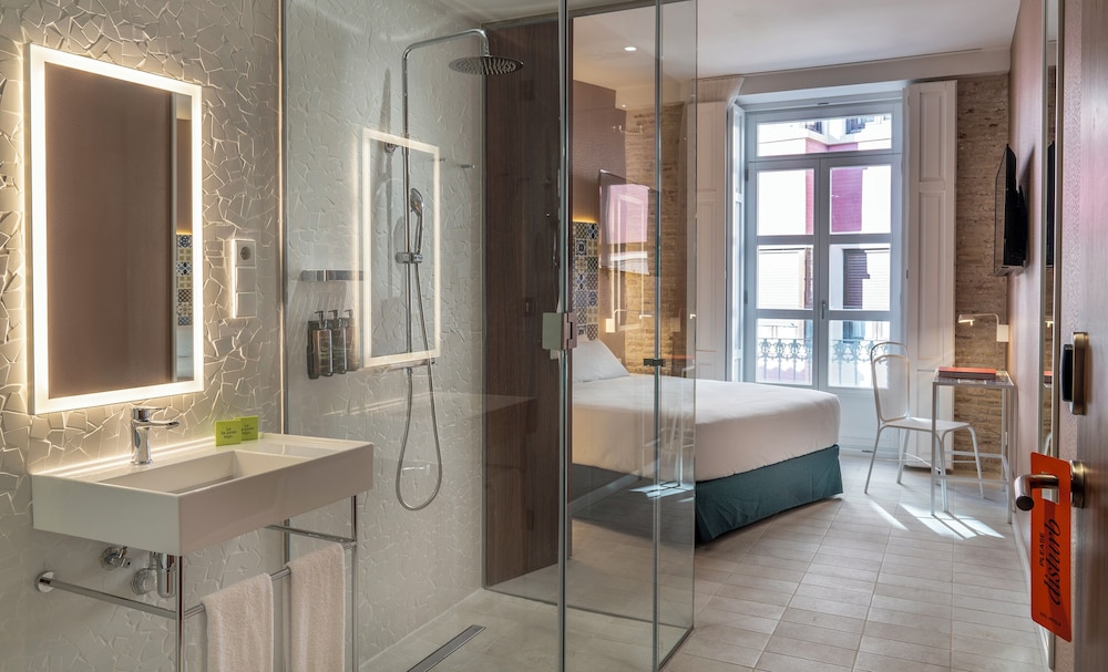 Axel Hotel Valencia – Adults Only — Hotel rooms in Valencia, Valencian Community