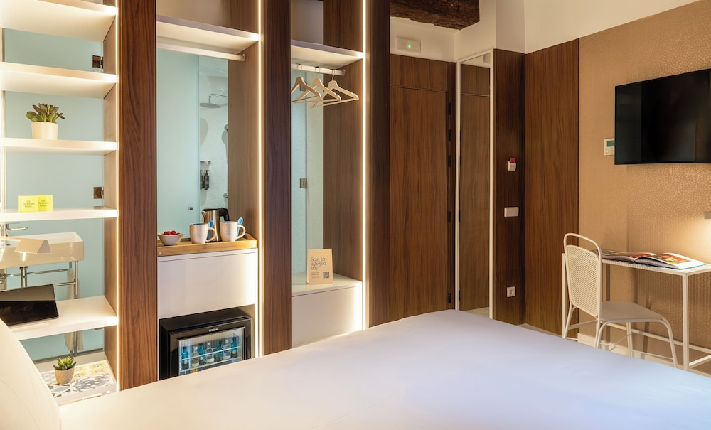 Axel Hotel Valencia – Adults Only — Hotel rooms in Valencia, Valencian Community