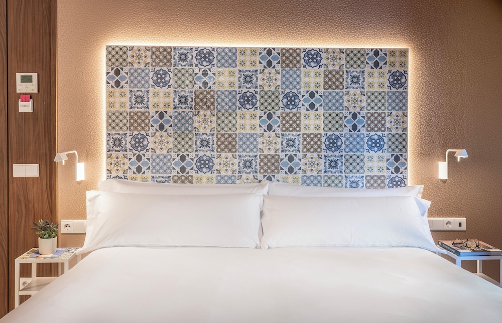 Axel Hotel Valencia – Adults Only — Hotel rooms in Valencia, Valencian Community
