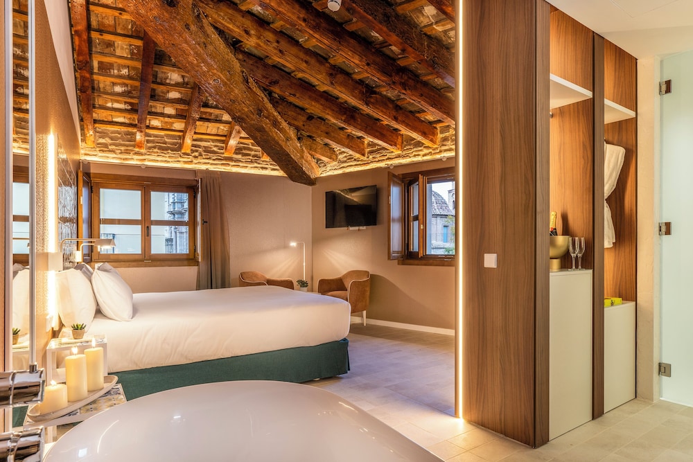 Axel Hotel Valencia – Adults Only — Hotel rooms in Valencia, Valencian Community