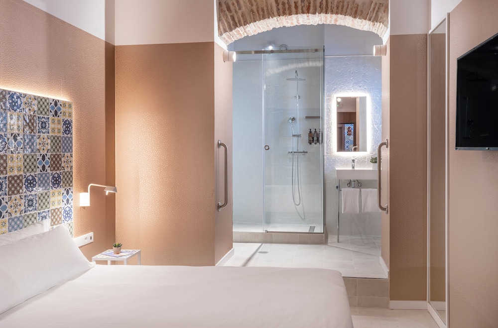 Axel Hotel Valencia – Adults Only — Hotel rooms in Valencia, Valencian Community
