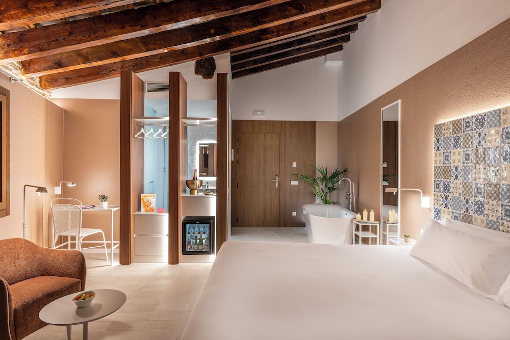 Axel Hotel Valencia – Adults Only — Hotel rooms in Valencia, Valencian Community