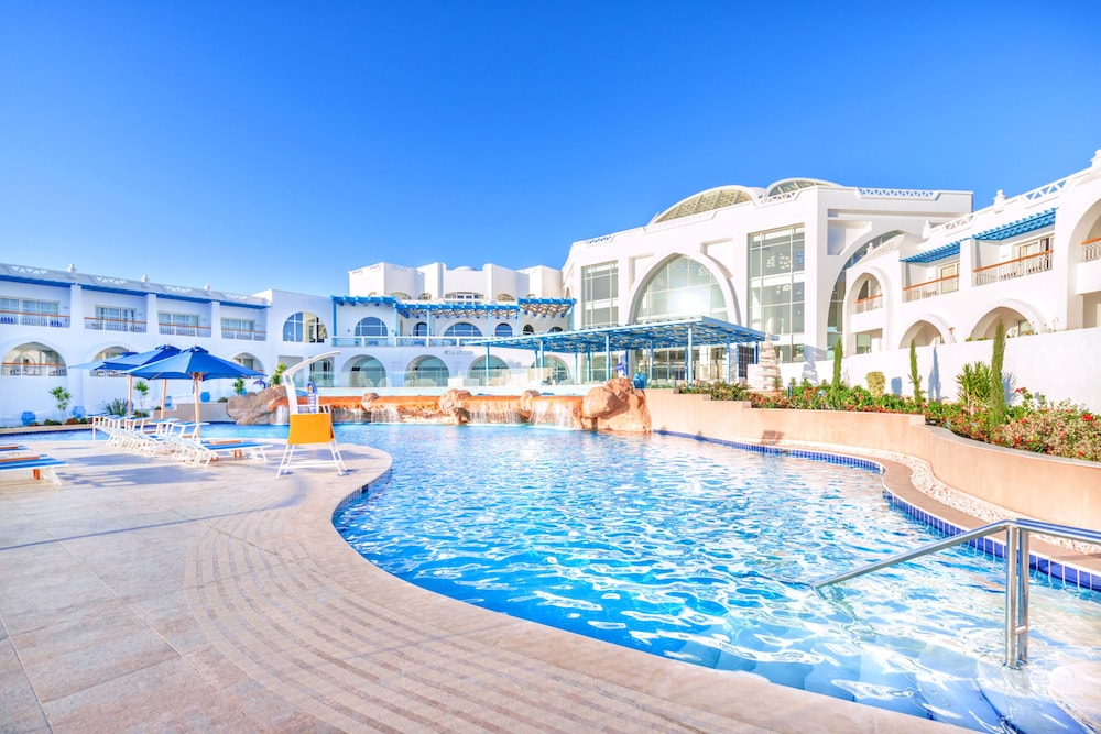 Pickalbatros Palace Sharm & Aqua Park - All inclusive — Swimming pool in Sharm El Sheikh, Red Sea