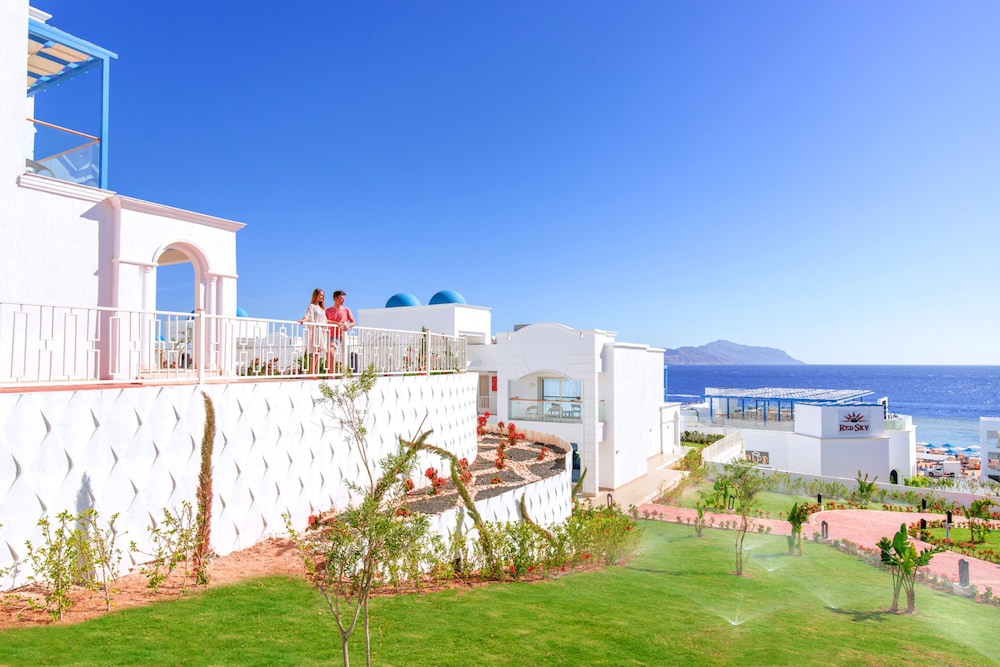 Pickalbatros Palace Sharm & Aqua Park - All inclusive — Hotel building in Sharm El Sheikh, Red Sea