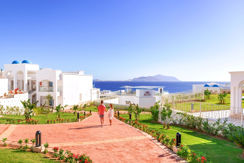 Pickalbatros Palace Sharm & Aqua Park - All inclusive — Hotel building in Sharm El Sheikh, Red Sea