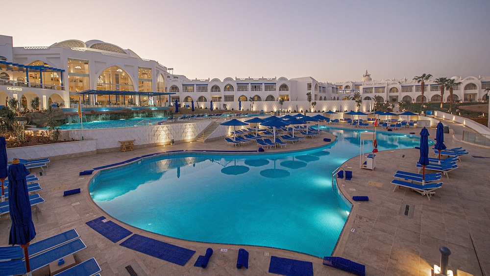 Pickalbatros Palace Sharm & Aqua Park - All inclusive — Swimming pool in Sharm El Sheikh, Red Sea