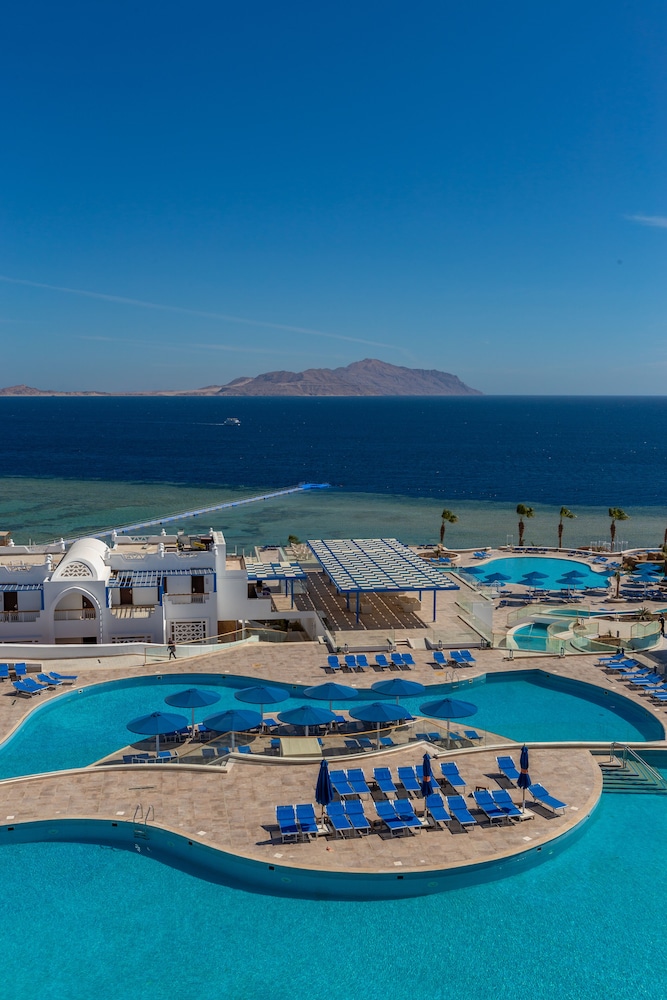 Pickalbatros Palace Sharm & Aqua Park - All inclusive — Swimming pool in Sharm El Sheikh, Red Sea