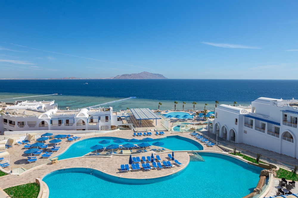 Pickalbatros Palace Sharm & Aqua Park - All inclusive — Swimming pool in Sharm El Sheikh, Red Sea