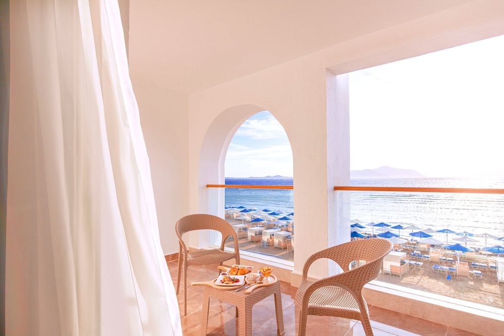 Pickalbatros Palace Sharm & Aqua Park - All inclusive — Hotel rooms in Sharm El Sheikh, Red Sea