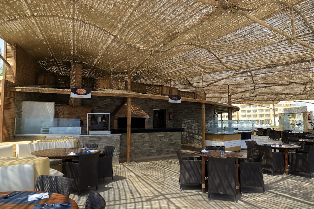 Amwaj Beach Club Abu Soma - All inclusive — Restaurant & bars in Safaga, Red Sea