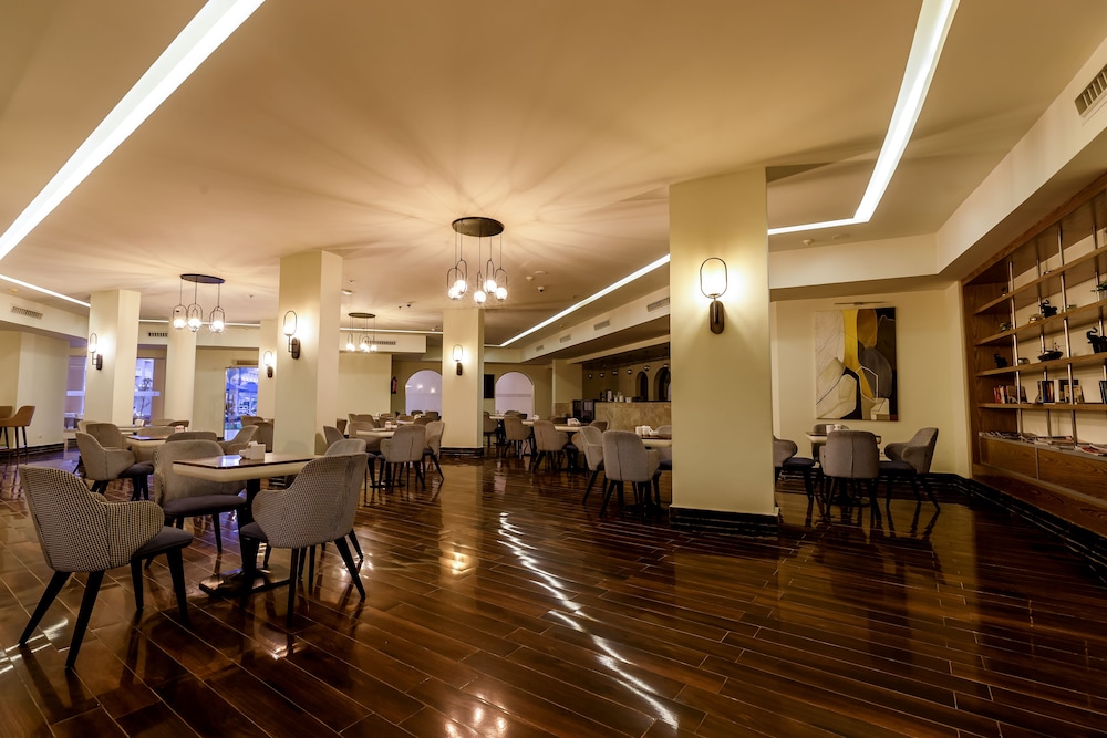 Amwaj Beach Club Abu Soma - All inclusive — Restaurant & bars in Safaga, Red Sea