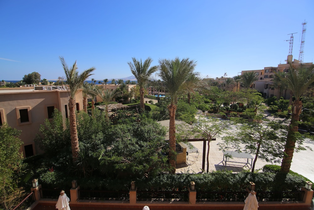 Tamra Beach Resort — Hotel building in Sharm El Sheikh, Red Sea