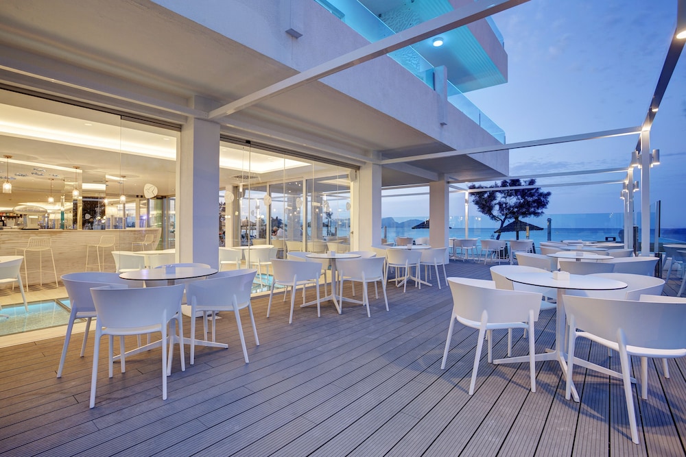 The Sea Hotel by Grupotel - Adults Only — Restaurant & bars in Can Picafort, Balearic Islands