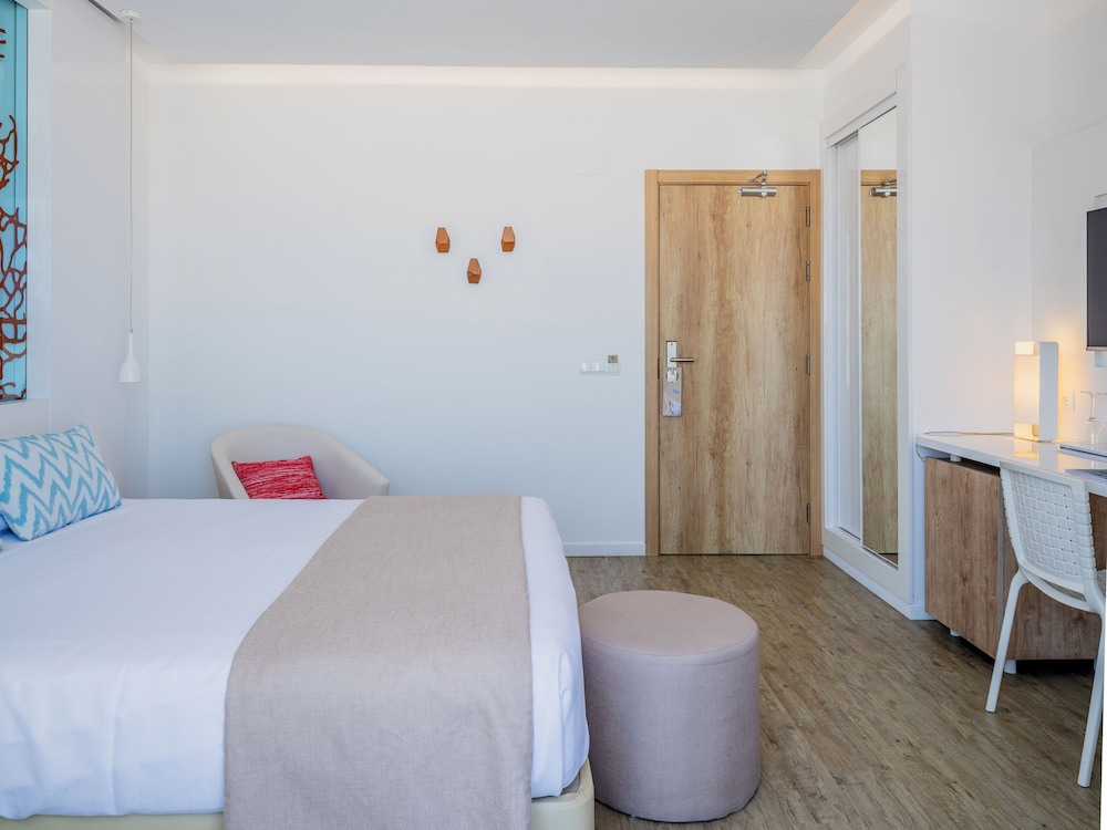 The Sea Hotel by Grupotel - Adults Only — Hotel rooms in Can Picafort, Balearic Islands