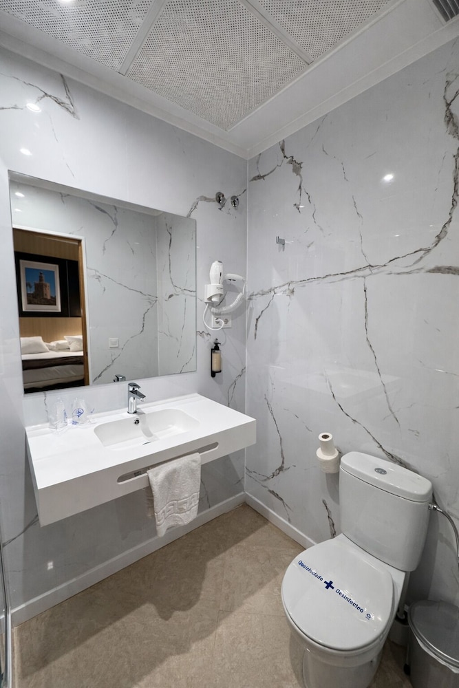 Hotel Duquesa — Hotel rooms in Seville, Andalusia