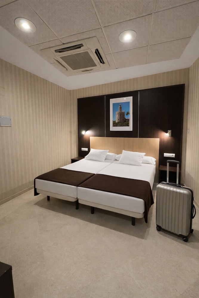 Hotel Duquesa — Hotel rooms in Seville, Andalusia