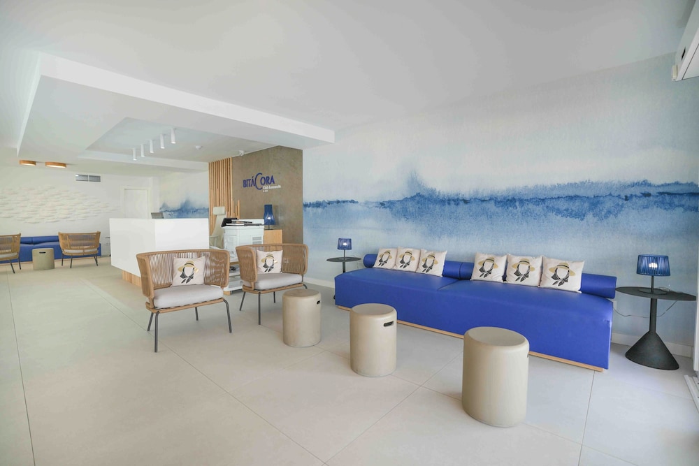 Bitácora Lanzarote Club — Hotel building in Puerto del Carmen, Canary Islands