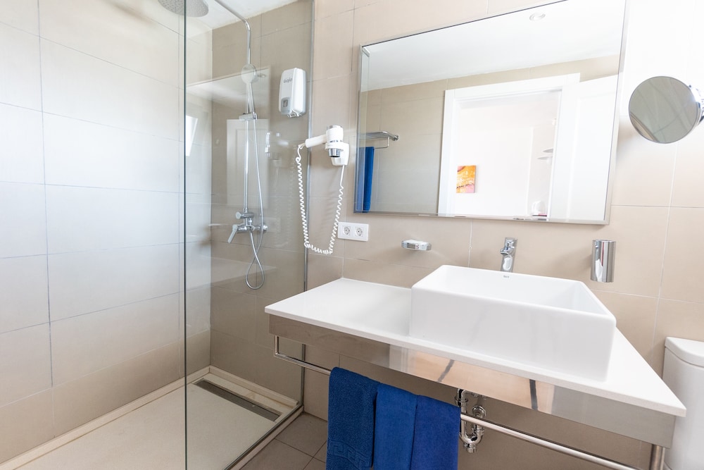 Bitácora Lanzarote Club — Hotel rooms in Puerto del Carmen, Canary Islands