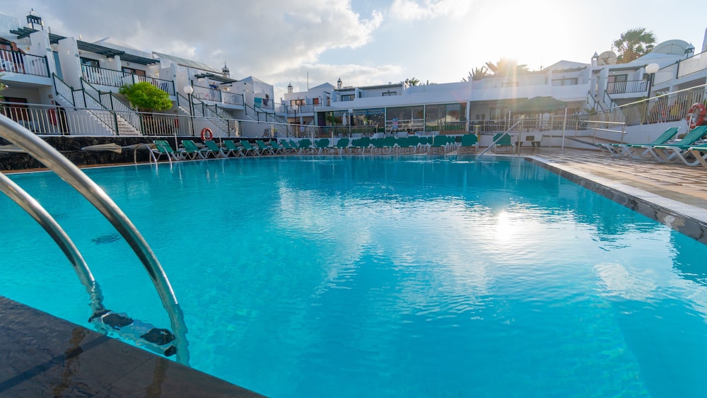 Bitácora Lanzarote Club — Swimming pool in Puerto del Carmen, Canary Islands