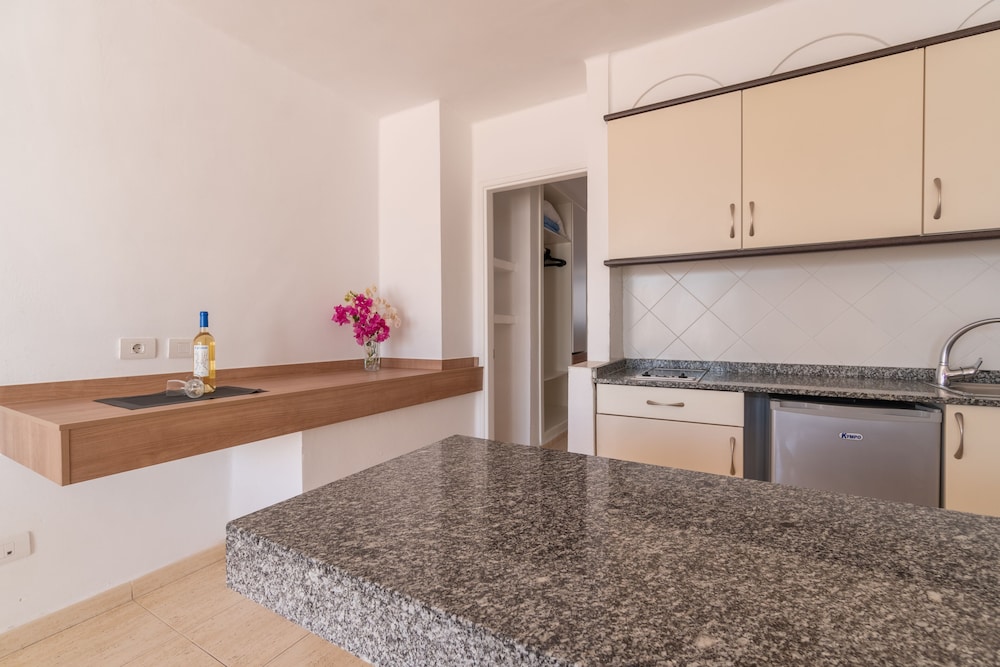 Bitácora Lanzarote Club — Hotel rooms in Puerto del Carmen, Canary Islands