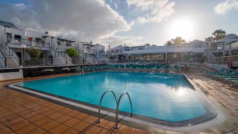 Bitácora Lanzarote Club — Swimming pool in Puerto del Carmen, Canary Islands