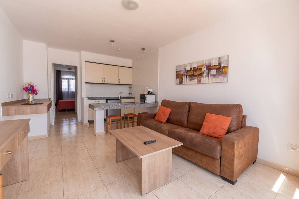 Bitácora Lanzarote Club — Hotel rooms in Puerto del Carmen, Canary Islands