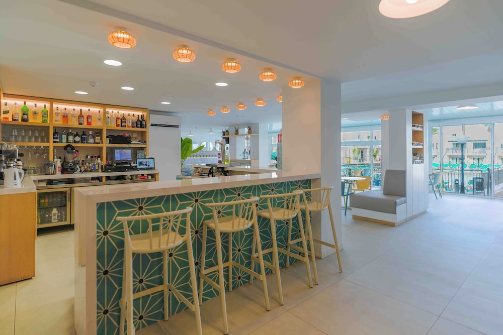 Bitácora Lanzarote Club — Restaurant & bars in Puerto del Carmen, Canary Islands