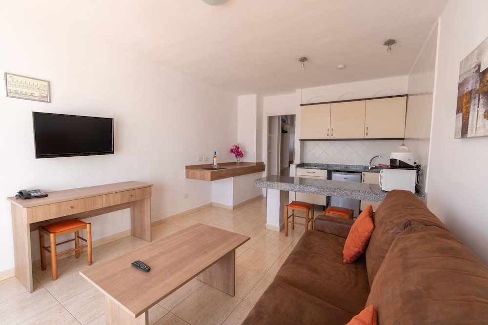 Bitácora Lanzarote Club — Hotel rooms in Puerto del Carmen, Canary Islands