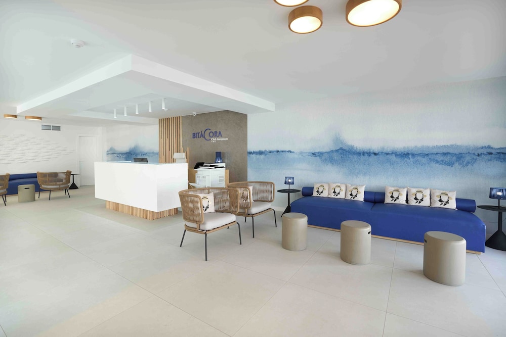 Bitácora Lanzarote Club — Hotel building in Puerto del Carmen, Canary Islands