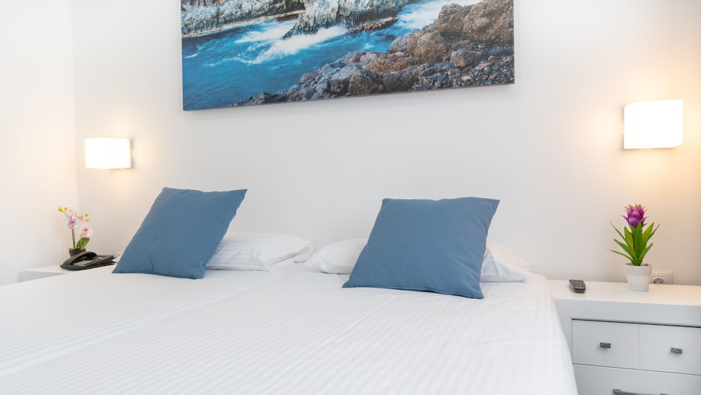 Bitácora Lanzarote Club — Hotel rooms in Puerto del Carmen, Canary Islands