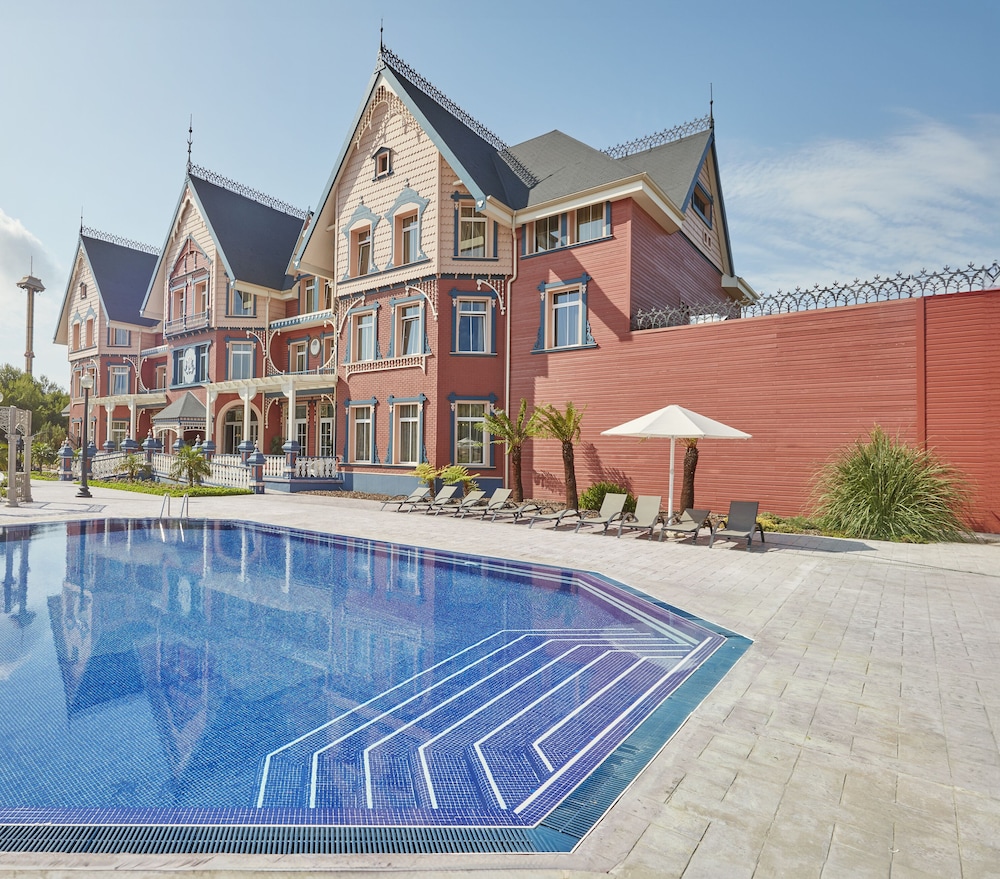 PortAventura Hotel Lucy's Mansion -Includes unlimited access & Express wristband to PortAventura Park & Ferrari Land - zdjęcie 2