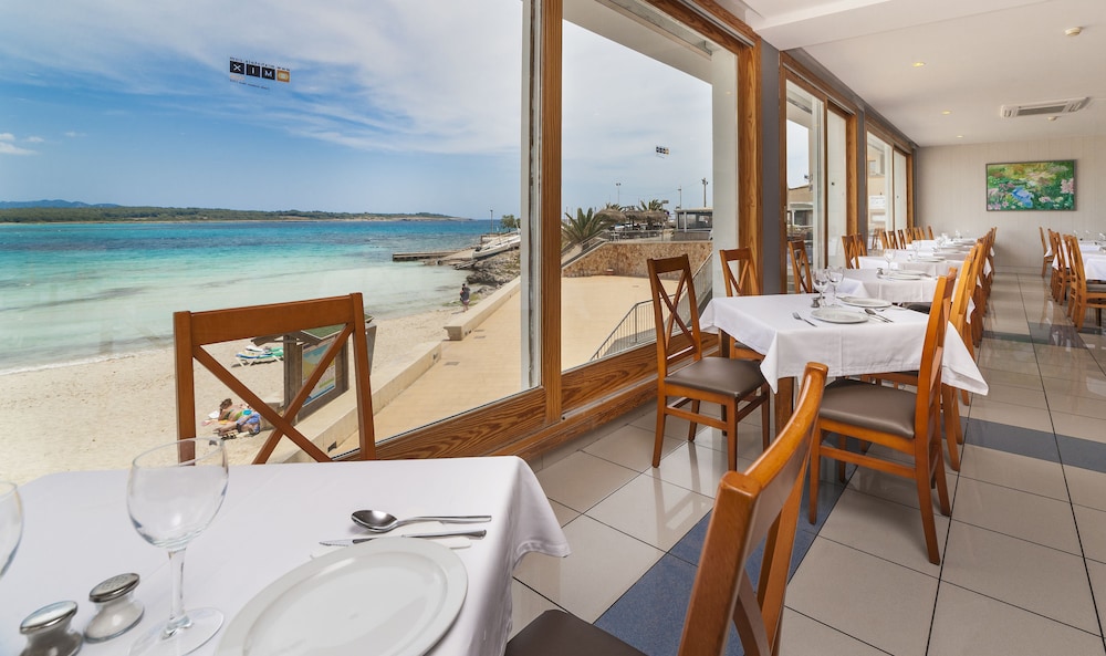 Hotel O7 Colombo — Restaurant & bars in S'Illot, Balearic Islands