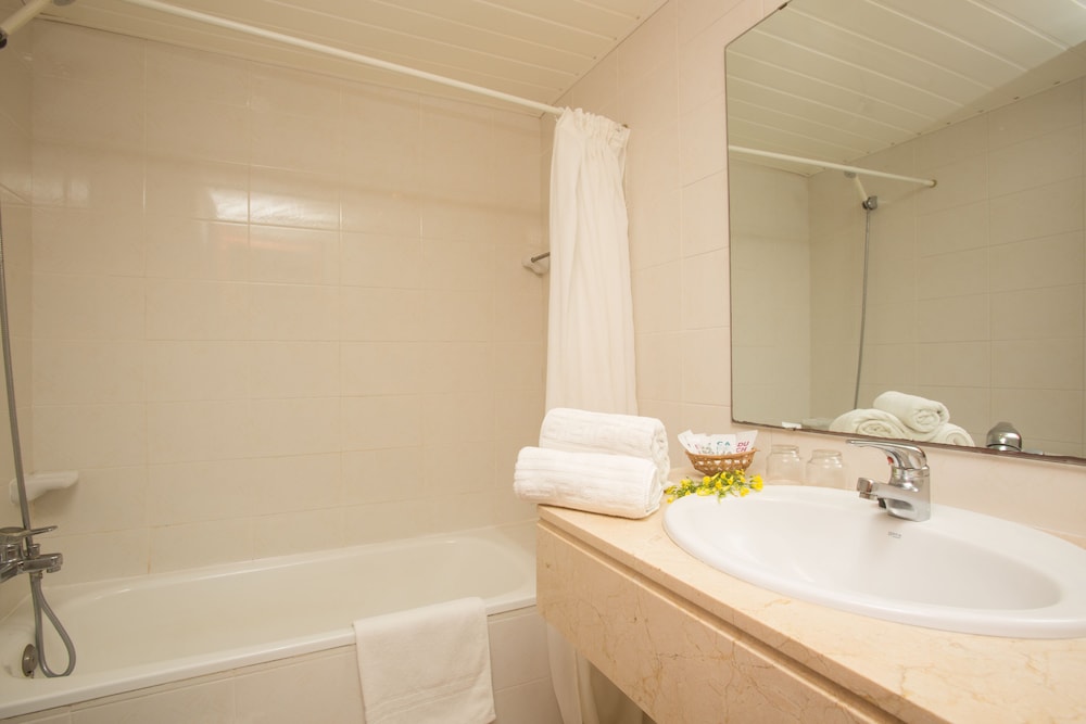 Hotel O7 Colombo — Hotel rooms in S'Illot, Balearic Islands