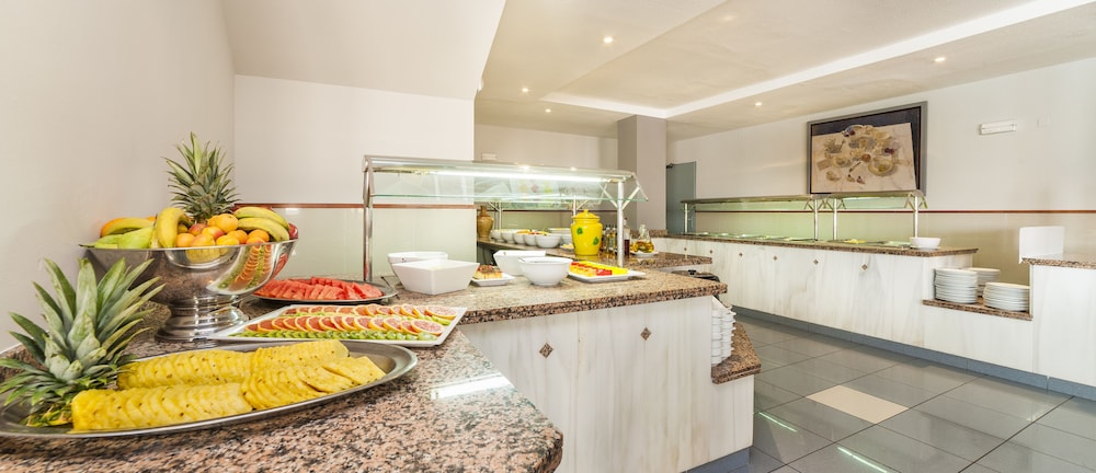 Hotel O7 Colombo — Restaurant & bars in S'Illot, Balearic Islands
