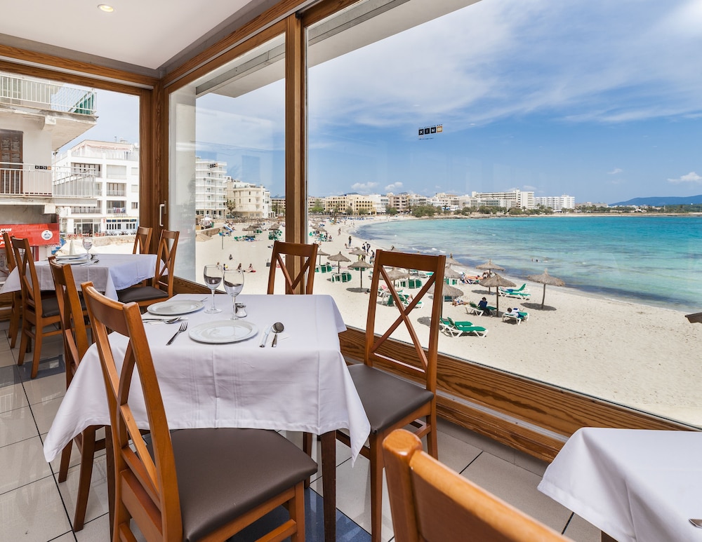 Hotel O7 Colombo — Restaurant & bars in S'Illot, Balearic Islands