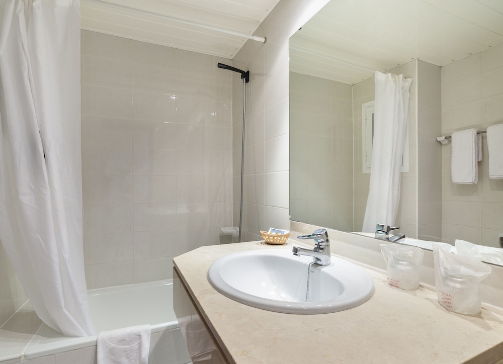 Hotel O7 Colombo — Hotel rooms in S'Illot, Balearic Islands