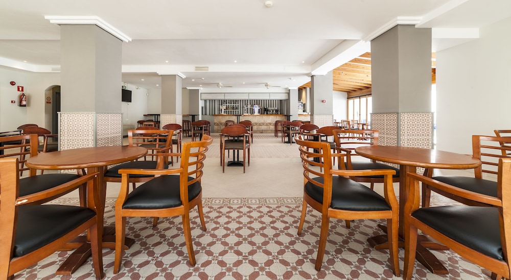 Hotel O7 Colombo — Restaurant & bars in S'Illot, Balearic Islands