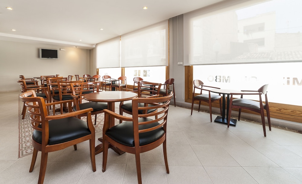 Hotel O7 Colombo — Restaurant & bars in S'Illot, Balearic Islands