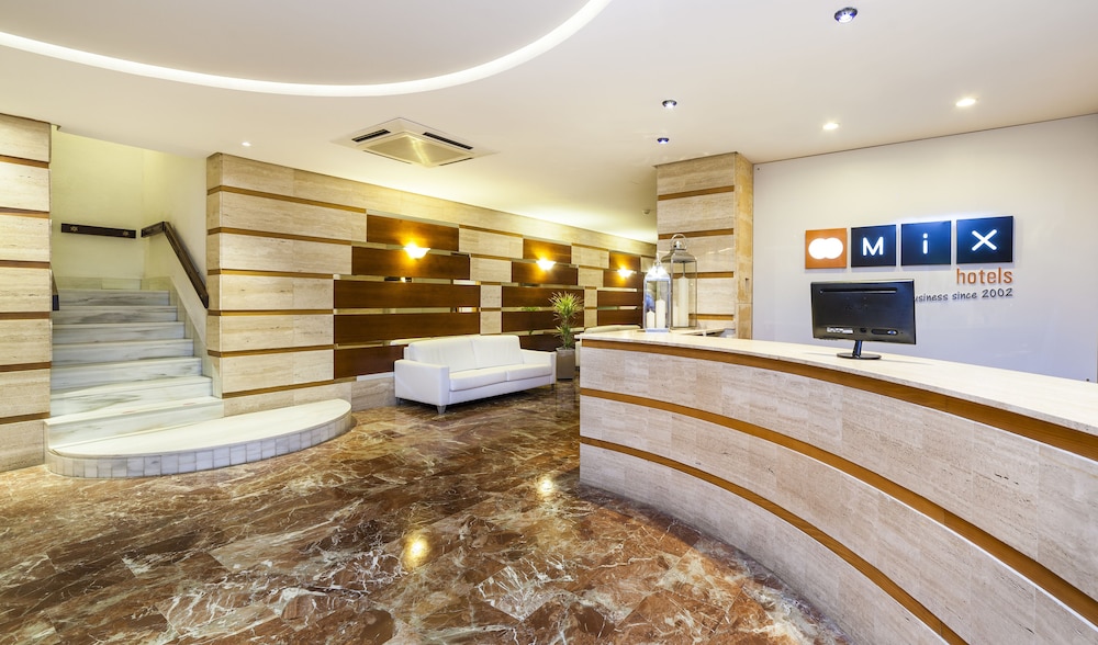 Hotel O7 Colombo — Hotel building in S'Illot, Balearic Islands