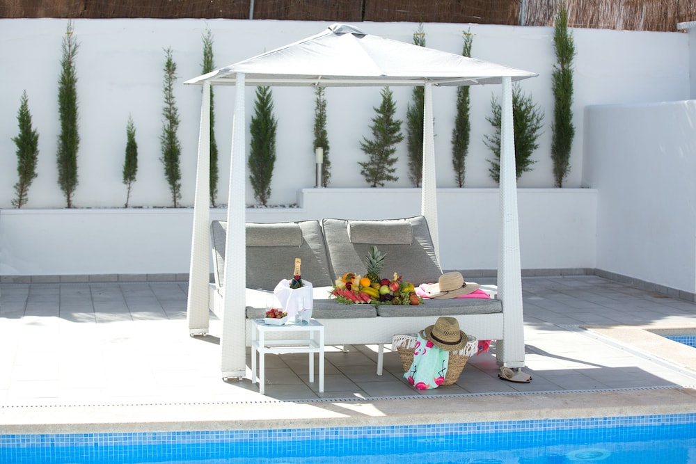 Hotel O7 Colombo — Swimming pool in S'Illot, Balearic Islands