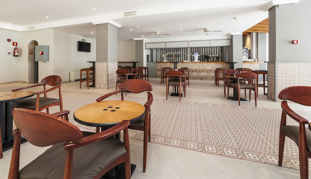 Hotel O7 Colombo — Restaurant & bars in S'Illot, Balearic Islands