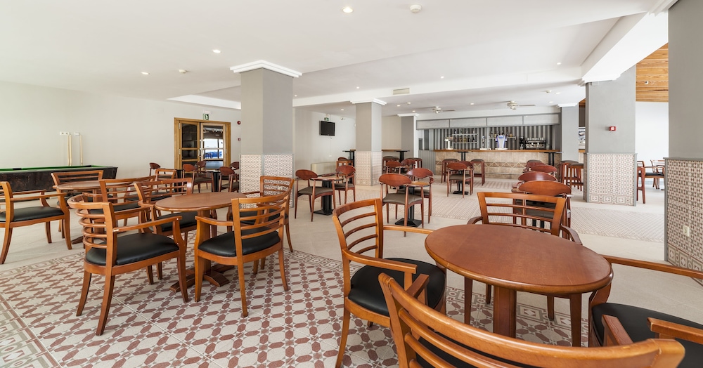 Hotel O7 Colombo — Restaurant & bars in S'Illot, Balearic Islands