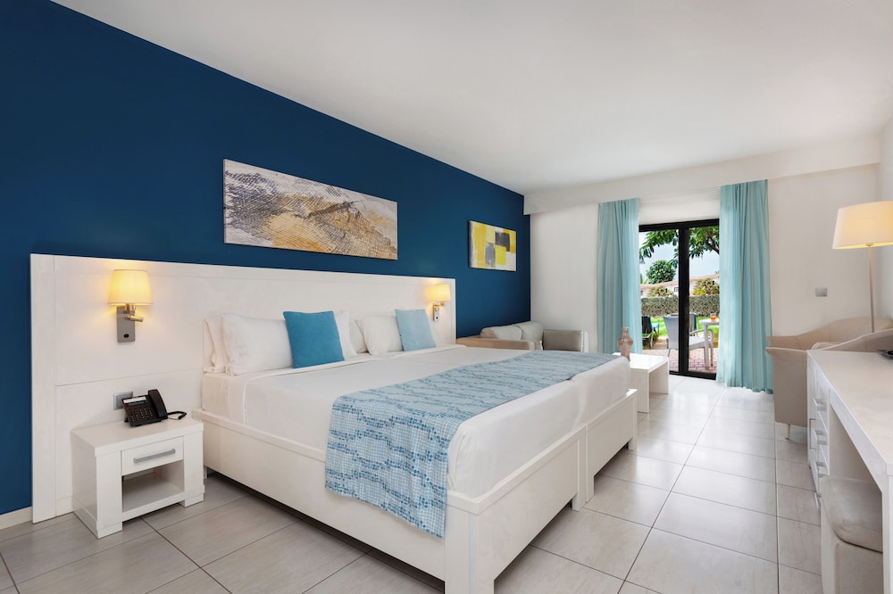 Melia Laguna Beach Resort - Adults Only — Hotel rooms in Santa Maria