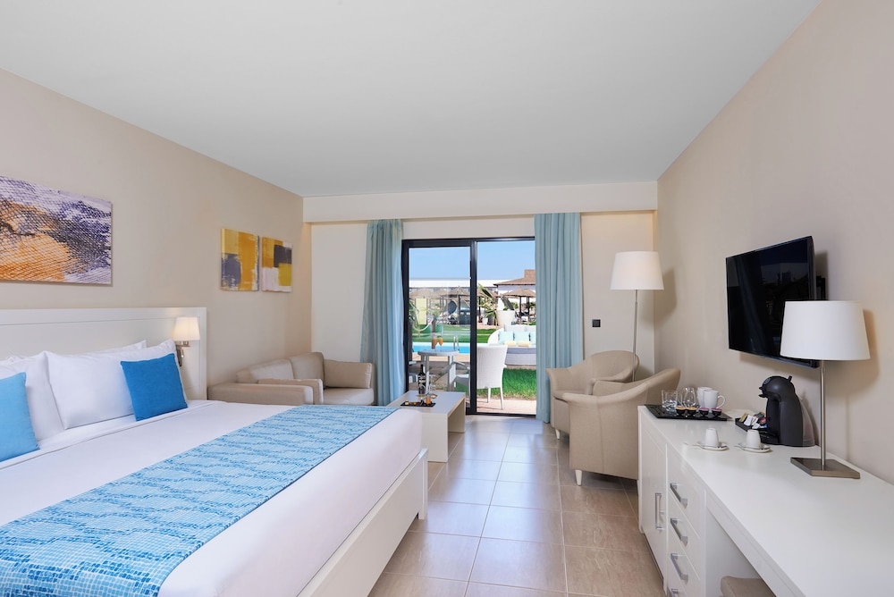 Melia Laguna Beach Resort - Adults Only — Hotel rooms in Santa Maria